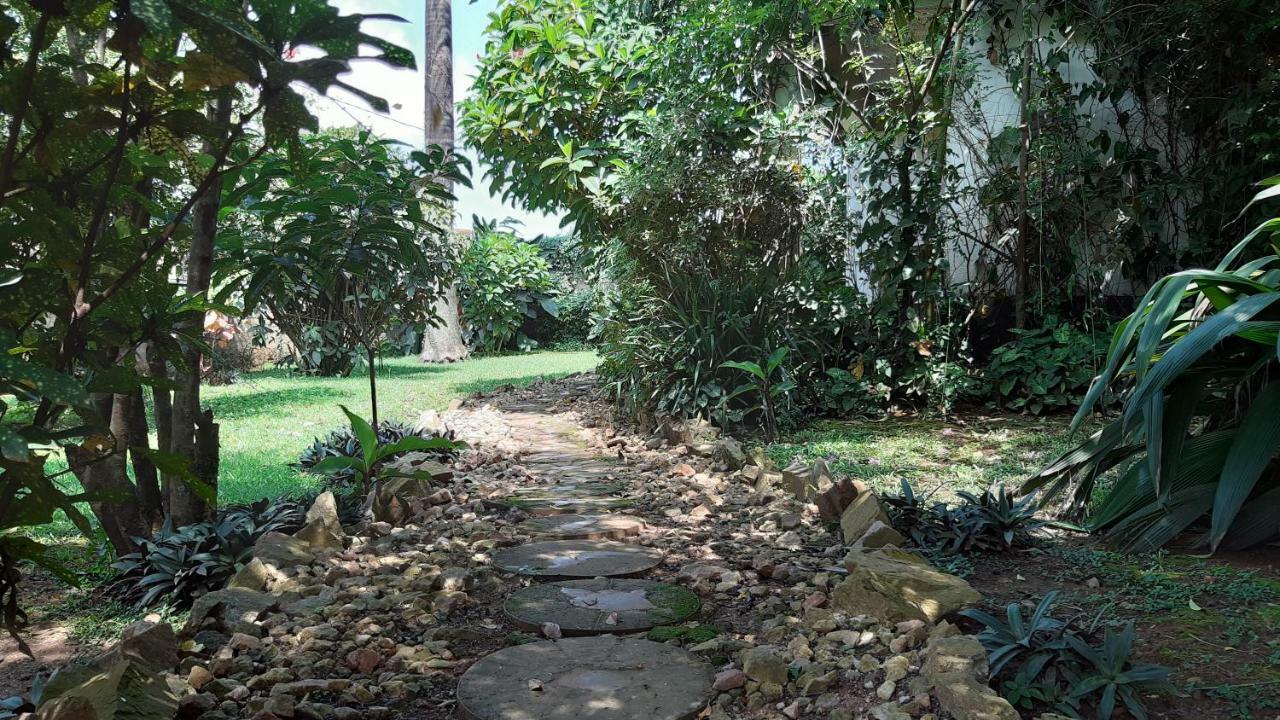 Gately Inn Entebbe Dış mekan fotoğraf