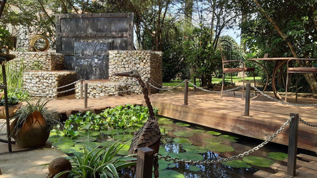 Gately Inn Entebbe Dış mekan fotoğraf