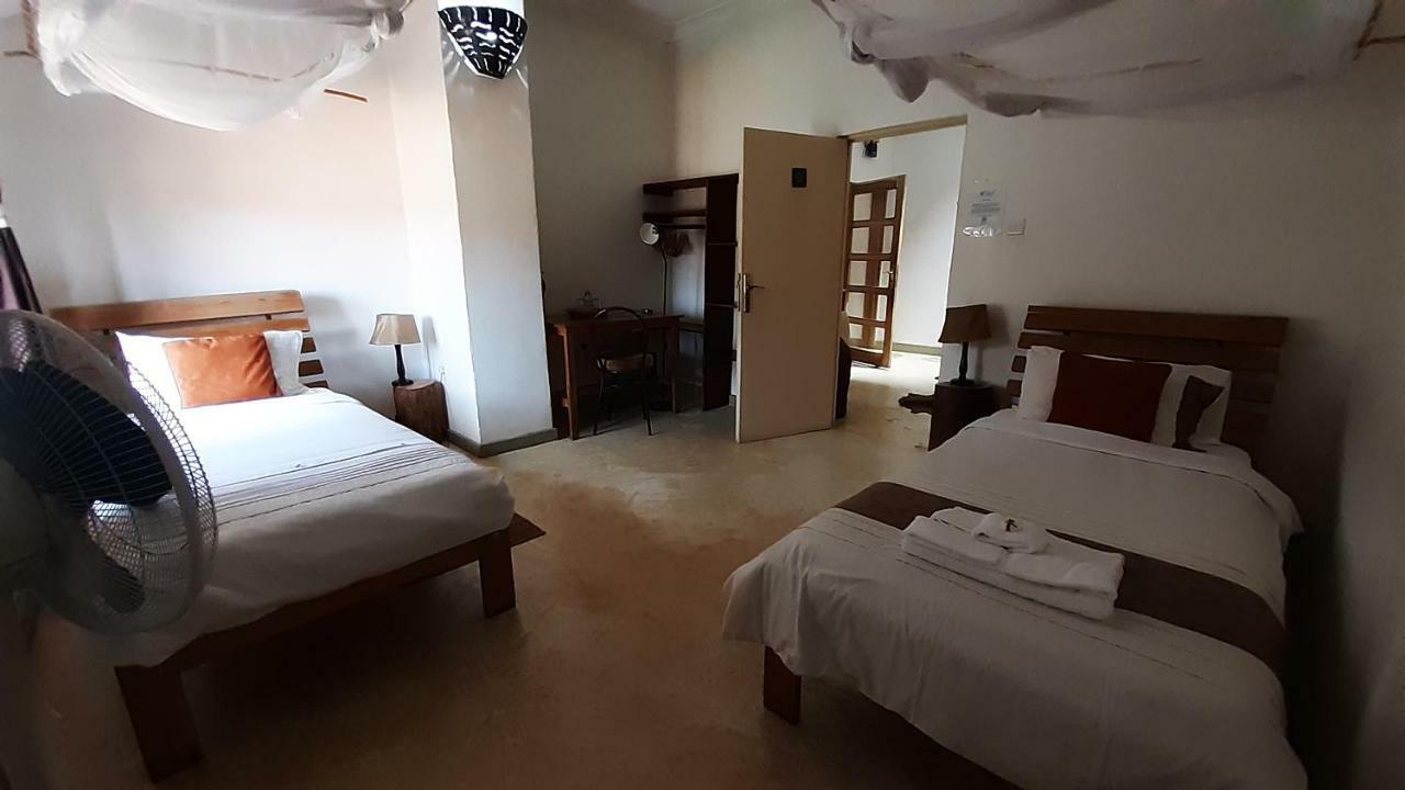 Gately Inn Entebbe Dış mekan fotoğraf